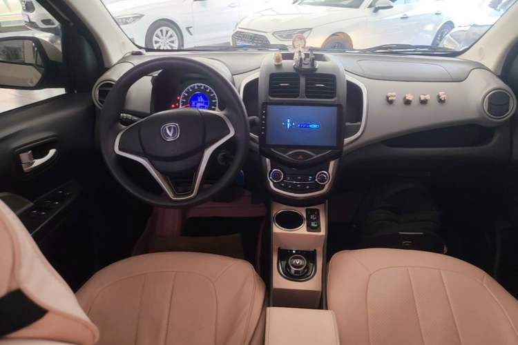 Used CHANGAN Benni E-Star 2021 National Edition Xin Yue Version (Fast-Charging Edition) Lithium Iron Phosphate (31.18 kWh) Center Console