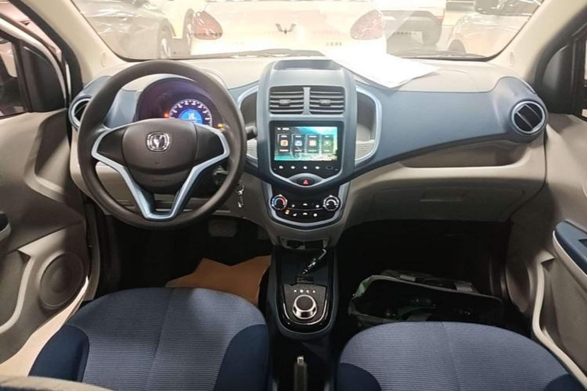 Used CHANGAN Benni E-Star 2021 National Edition XinYi Edition Lithium Iron Phosphate (31.86 kWh) Center Console