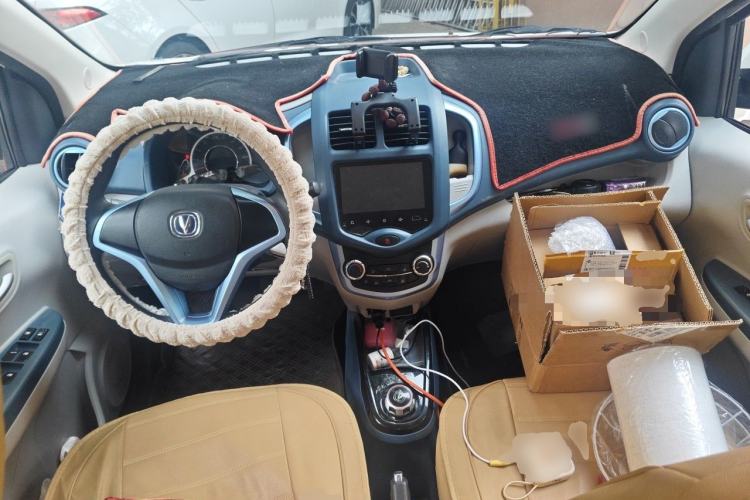 Used CHANGAN Benni E-Star 2021 National Edition Colorful Version Lithium Iron Phosphate (31.86 kWh) Center Console