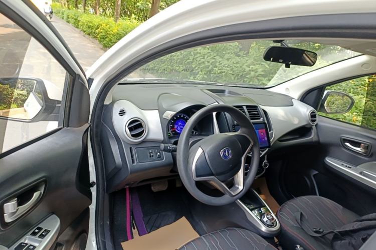 Used CHANGAN Benni E-Star 2021 National Edition Xinyi Version (Fast-Charging Edition) Lithium Iron Phosphate (31.18 kWh) Center Console