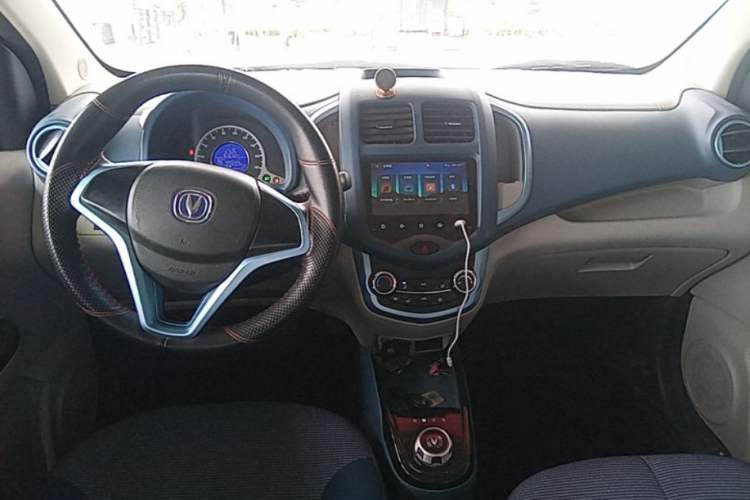 Used CHANGAN Benni E-Star 2021 National Edition Colorful Model (Fast-Charging Version) Lithium Iron Phosphate (31.95 kWh) Center Console