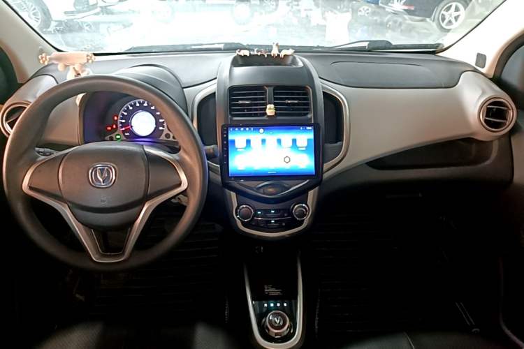 Used CHANGAN Benni E-Star 2021 National Edition Xin Yue Version (Fast-Charging Edition) Lithium Iron Phosphate (31.18 kWh) Center Console
