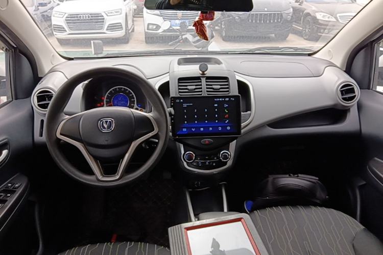 Used CHANGAN Benni E-Star 2021 National Edition Xin Yue Version (Fast-Charging Edition) Lithium Iron Phosphate (31.95 kWh) Center Console