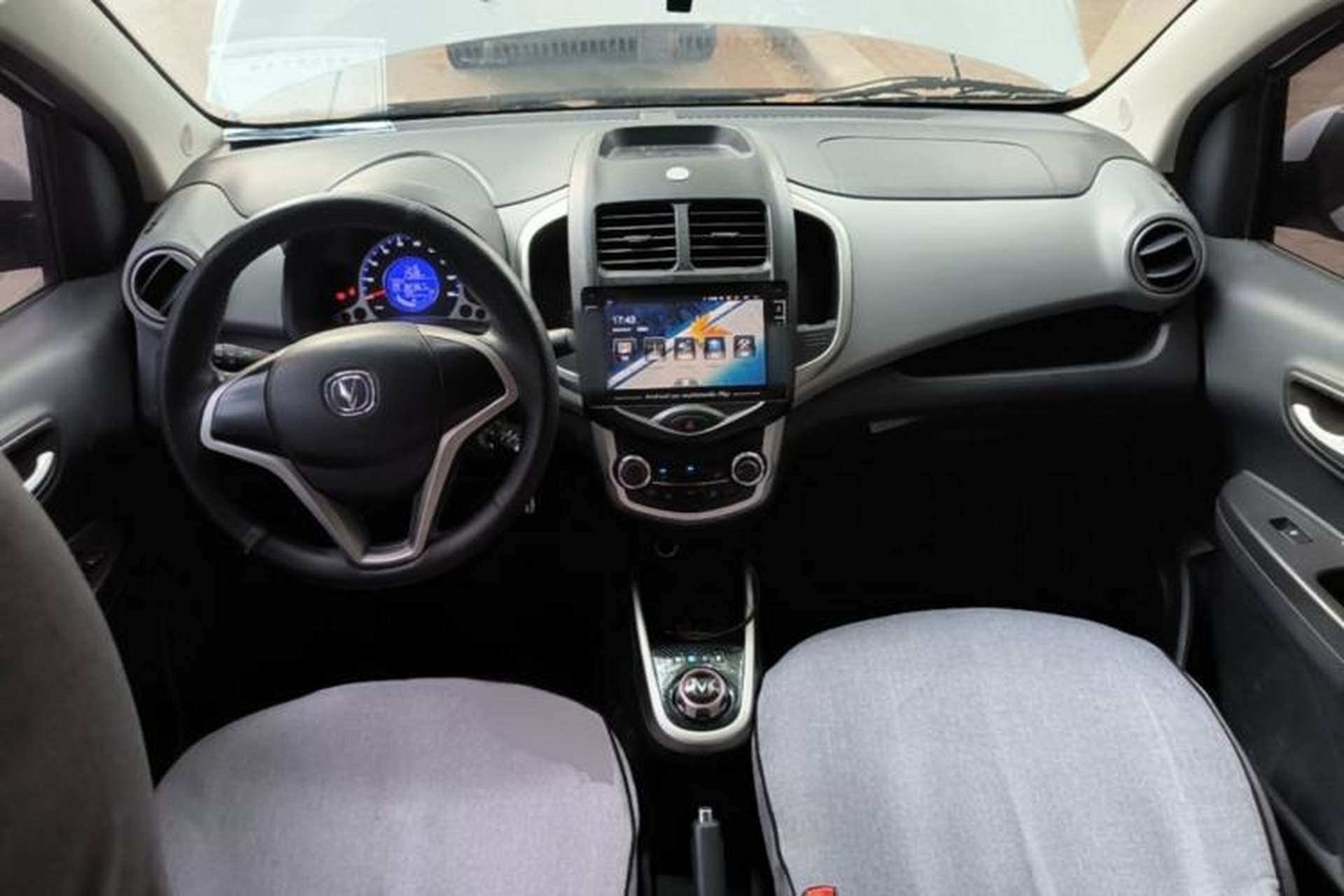 Used CHANGAN Benni E-Star 2021 National Edition Xin Yue Version (Fast-Charging Edition) Lithium Iron Phosphate (31.18 kWh) Center Console