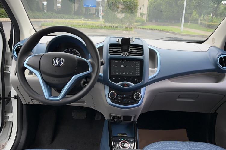 Used CHANGAN Benni E-Star 2021 National Edition Colorful Version Lithium Iron Phosphate (31.18 kWh) Center Console