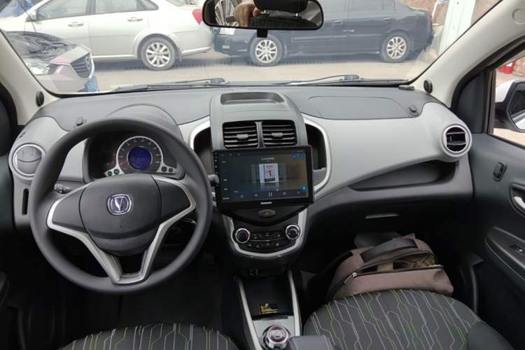 Used CHANGAN Benni E-Star 2021 National Edition Xin Yue Version Lithium-Ion Battery Center Console
