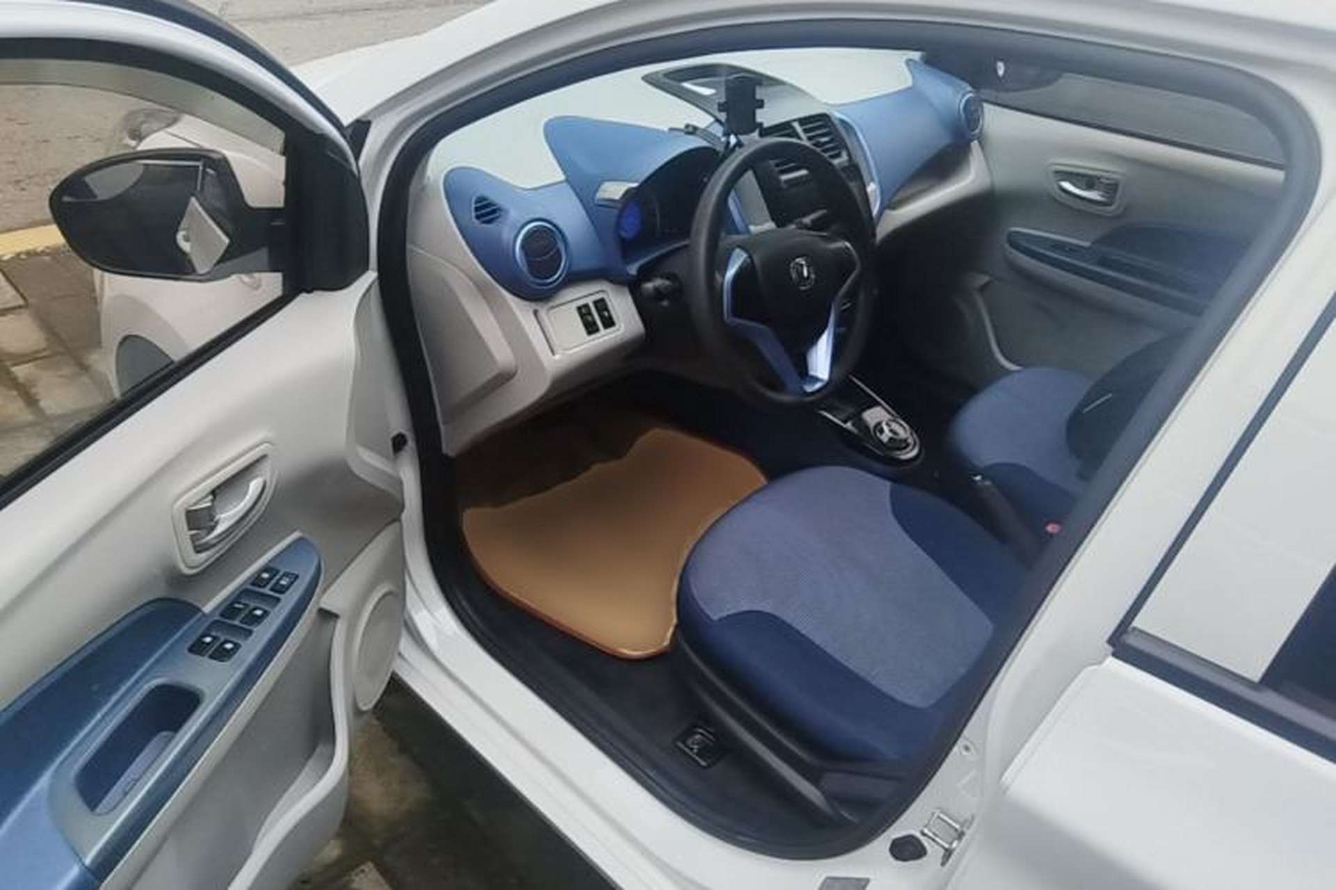 Used CHANGAN Benni E-Star 2021 National Edition Colorful Version Lithium Iron Phosphate (31.86 kWh) Driver Seat