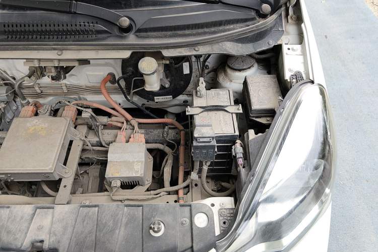 Used CHANGAN Benni E-Star 2021 National Edition XinYi Edition Lithium Iron Phosphate (31.86 kWh) Engine Bay Left