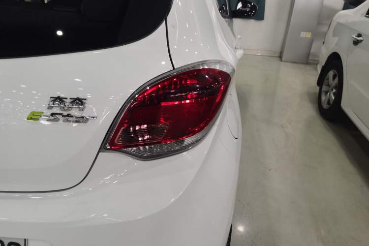 Used CHANGAN Benni E-Star 2021 National Edition Xin Yue Version Lithium Iron Phosphate (31.95 kWh) Exterior 2