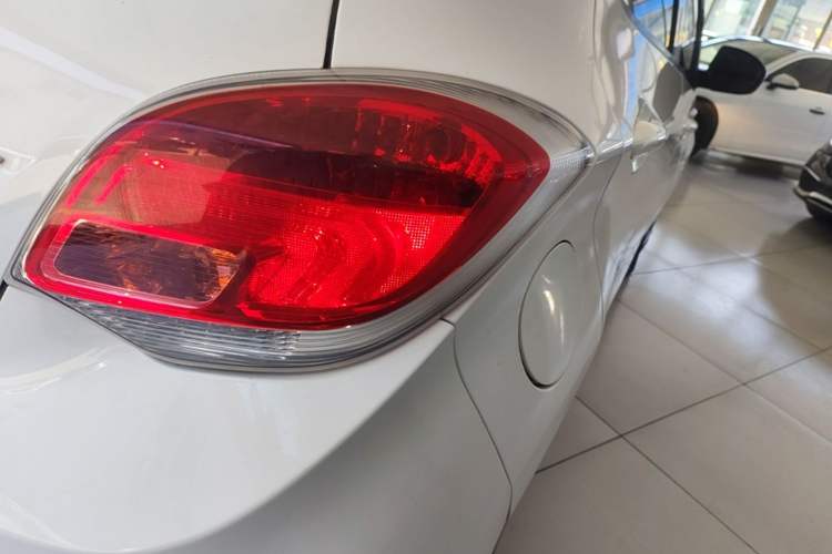 Used CHANGAN Benni E-Star 2021 National Edition Xin Yue Version (Fast-Charging Edition) Lithium Iron Phosphate (31.18 kWh) Exterior 3