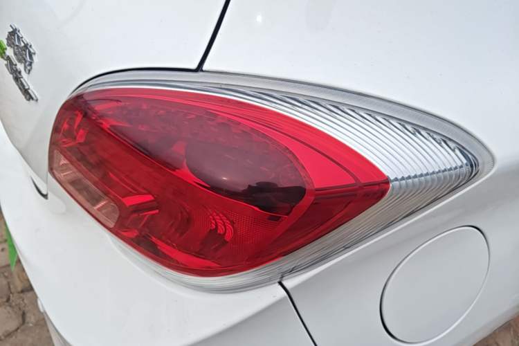 Used CHANGAN Benni E-Star 2021 National Edition Xin Yue Version (Fast-Charging Edition) Lithium Iron Phosphate (31.18 kWh) Exterior 3