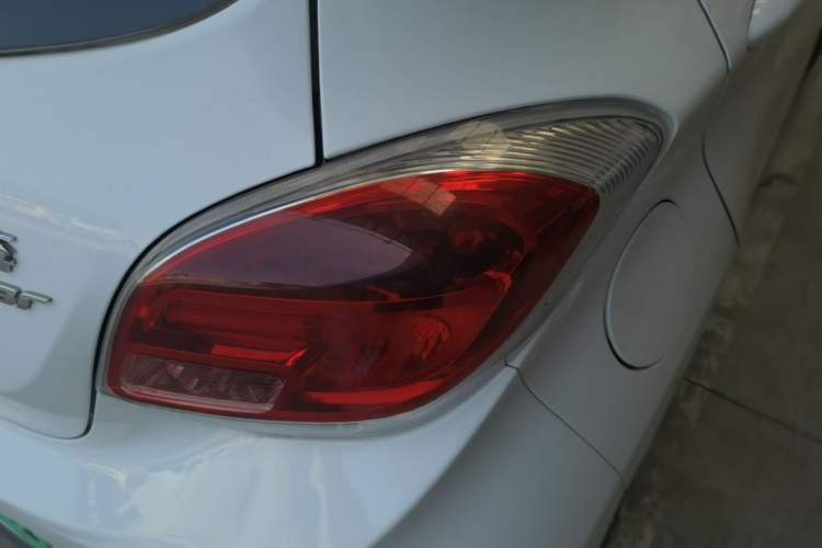 Used CHANGAN Benni E-Star 2021 National Edition Xin Yue Version (Fast-Charging Edition) Lithium Iron Phosphate (31.95 kWh) Exterior 3