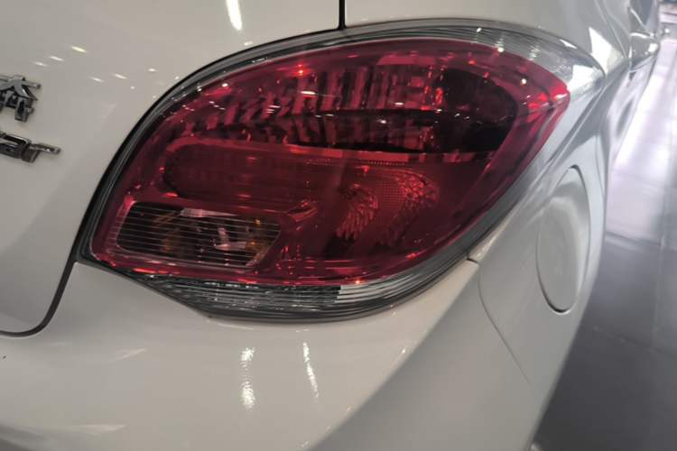 Used CHANGAN Benni E-Star 2021 National Edition Xin Yue Version Lithium Iron Phosphate (31.86 kWh) Exterior 3