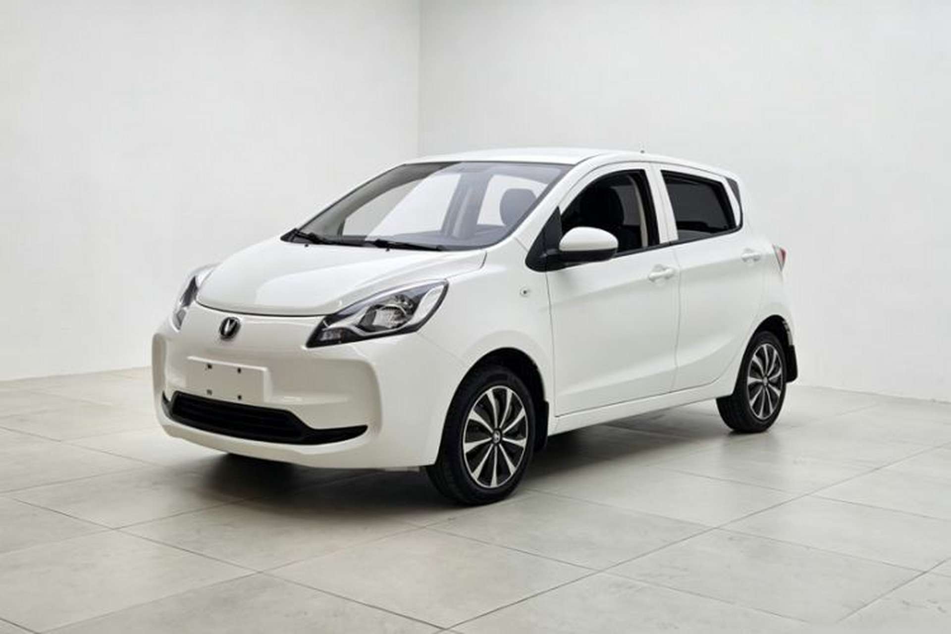 Used CHANGAN Benni E-Star 2021 National Edition Xin Yue Version Lithium Iron Phosphate (31.86 kWh) Front Left 45 Deg