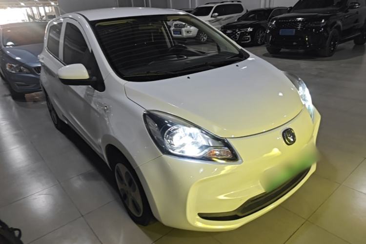 Used CHANGAN Benni E-Star 2021 National Edition Xin Yue Version (Fast-Charging Edition) Lithium Iron Phosphate (31.18 kWh) Front Right 45 Deg
