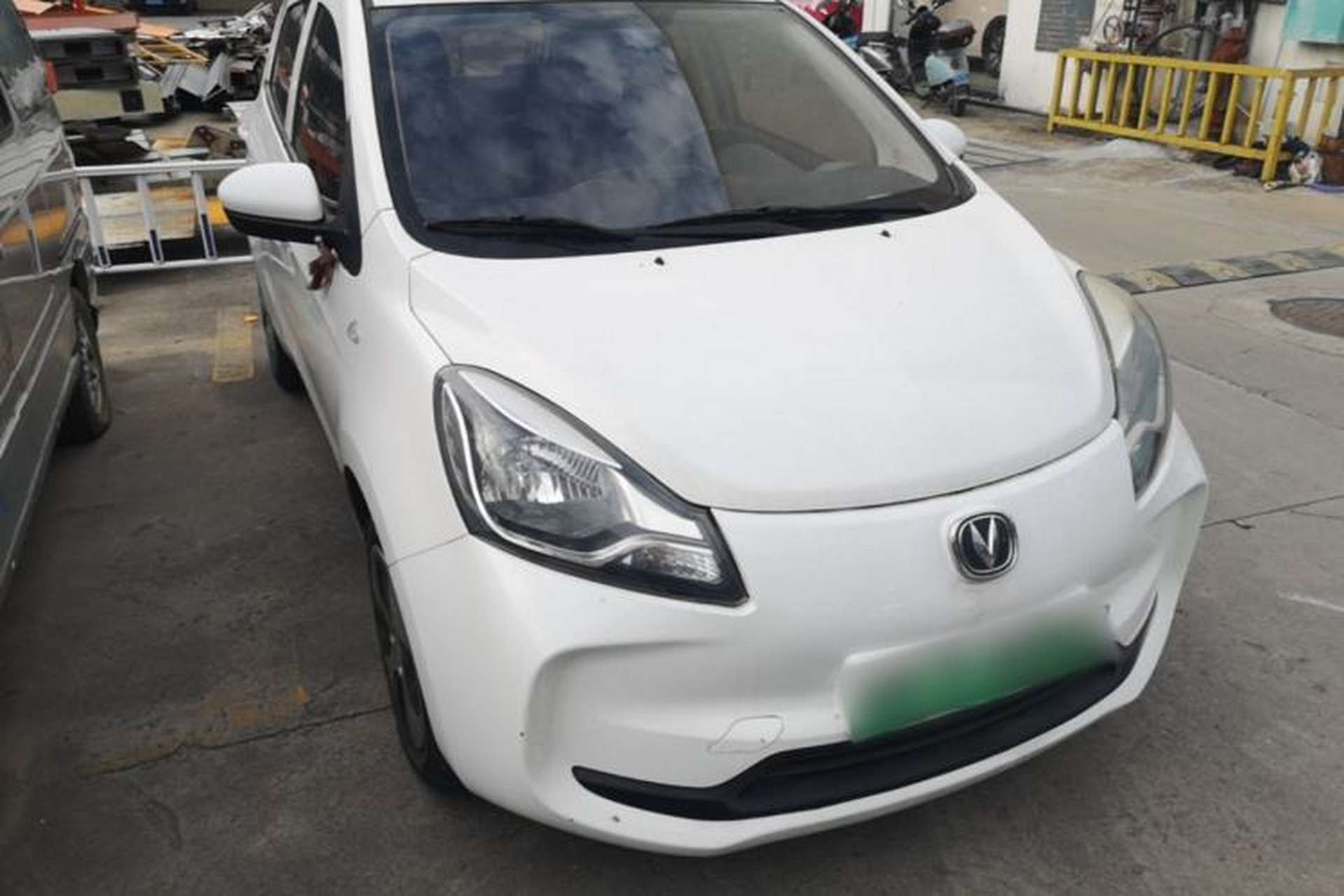 Used CHANGAN Benni E-Star 2021 National Edition Xin Yue Version Lithium Iron Phosphate (31.86 kWh) Front Right 45 Deg