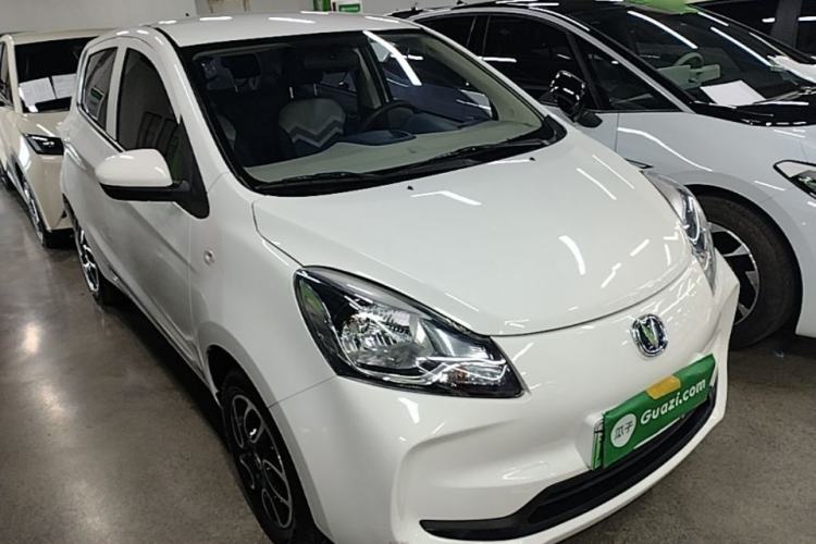 Used CHANGAN Benni E-Star 2021 National Edition Colorful Version Lithium Iron Phosphate (31.18 kWh) Front Right 45 Deg