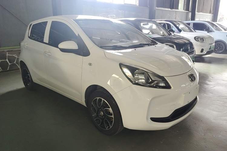 Used CHANGAN Benni E-Star 2021 National Edition Colorful Version Lithium Iron Phosphate (31.95 kWh) Front Right 45 Deg