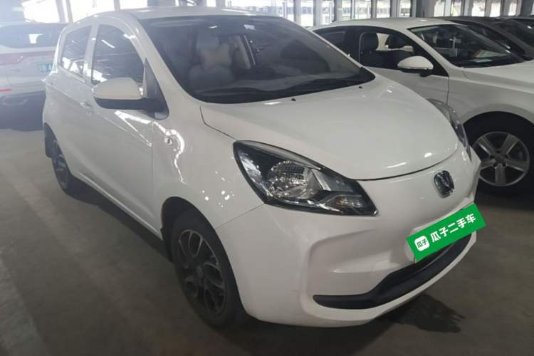 Used CHANGAN Benni E-Star 2021 National Edition Colorful Version Lithium Iron Phosphate (31.18 kWh) Front Right 45 Deg