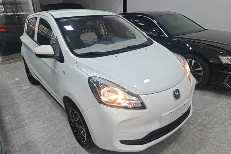 Used CHANGAN Benni E-Star 2021 National Edition Colorful Version Lithium Iron Phosphate (31.86 kWh) Front Right 45 Deg