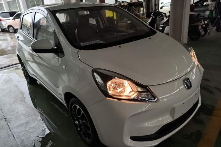Used CHANGAN Benni E-Star 2021 National Edition Xin Yue Version (Fast-Charging Edition) Lithium Iron Phosphate (31.18 kWh) Front Right 45 Deg