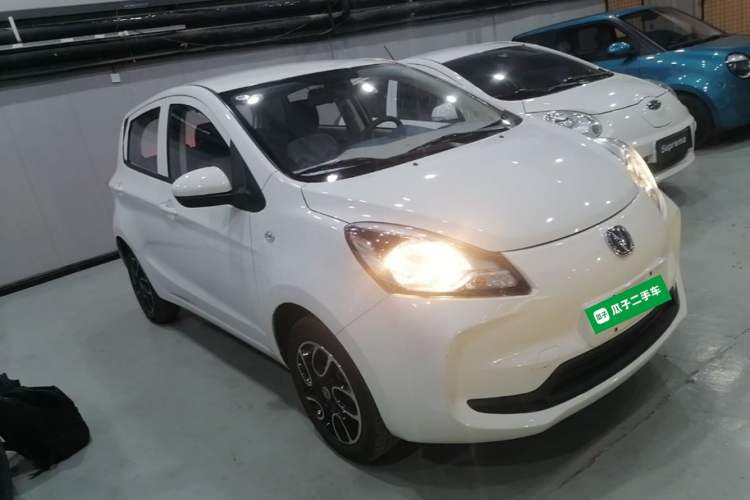 Used CHANGAN Benni E-Star 2021 National Edition XinYi Edition Lithium Iron Phosphate (31.86 kWh) Front Right 45 Deg