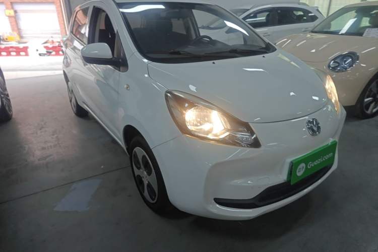 Used CHANGAN Benni E-Star 2021 National Edition Xinyi Edition Lithium Iron Phosphate (31.18 kWh) Front Right 45 Deg