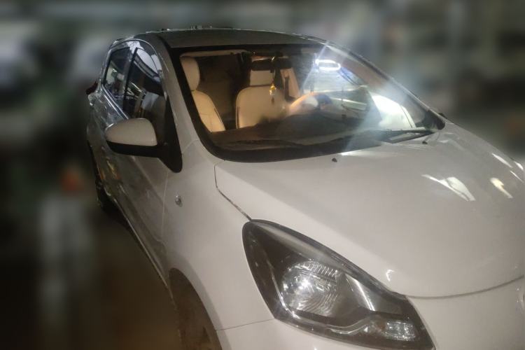 Used CHANGAN Benni E-Star 2021 National Edition Colorful Version Lithium Iron Phosphate (31.18 kWh) Front Right 45 Deg