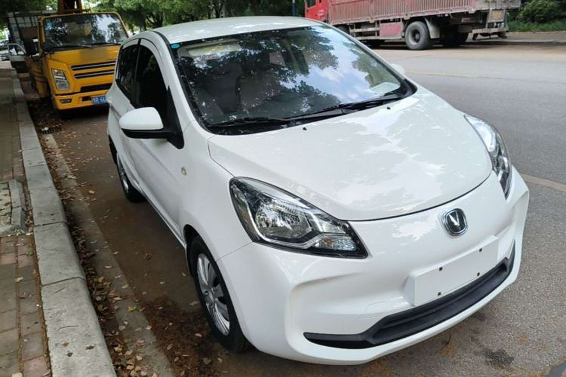 Used CHANGAN Benni E-Star 2021 National Edition Xin Yue Version (Fast-Charging Edition) Lithium Iron Phosphate (31.18 kWh) Front Right 45 Deg