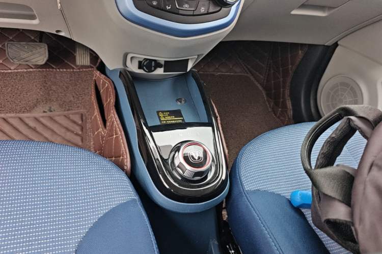 Used CHANGAN Benni E-Star 2021 National Edition Colorful Version Lithium Iron Phosphate (31.86 kWh) Gear Lever