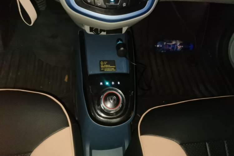 Used CHANGAN Benni E-Star 2021 National Edition Colorful Version Lithium Iron Phosphate (31.86 kWh) Gear Lever