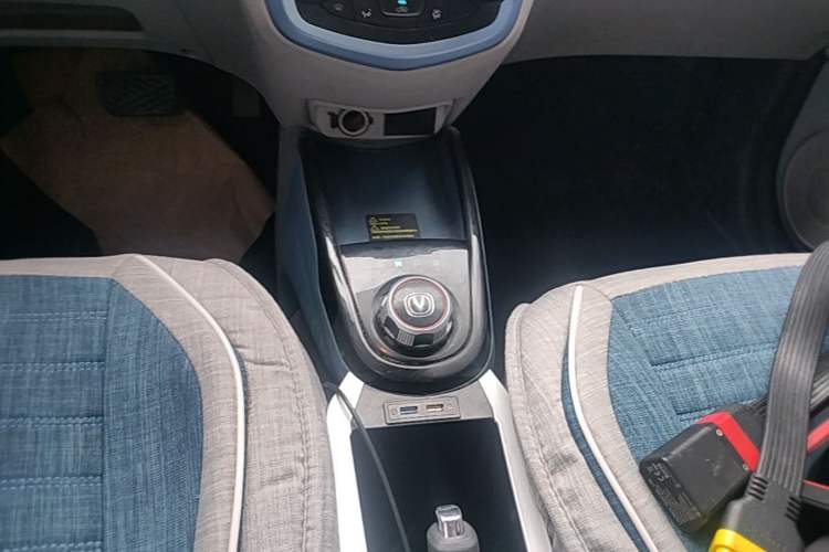 Used CHANGAN Benni E-Star 2021 National Edition Colorful Version Lithium Iron Phosphate (31.18 kWh) Gear Lever