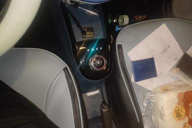 Used CHANGAN Benni E-Star 2021 National Edition Colorful Version Lithium Iron Phosphate (31.18 kWh) Gear Lever