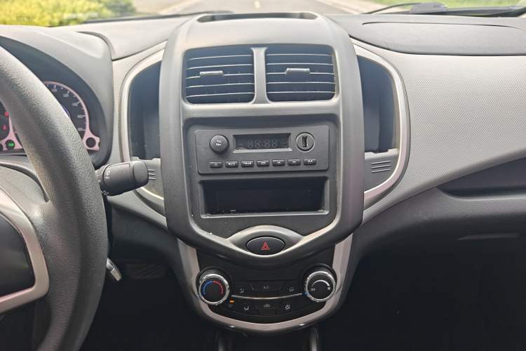 Used CHANGAN Benni E-Star 2021 National Edition Xin Yue Version (Fast-Charging Edition) Lithium Iron Phosphate (31.95 kWh) Interior 2
