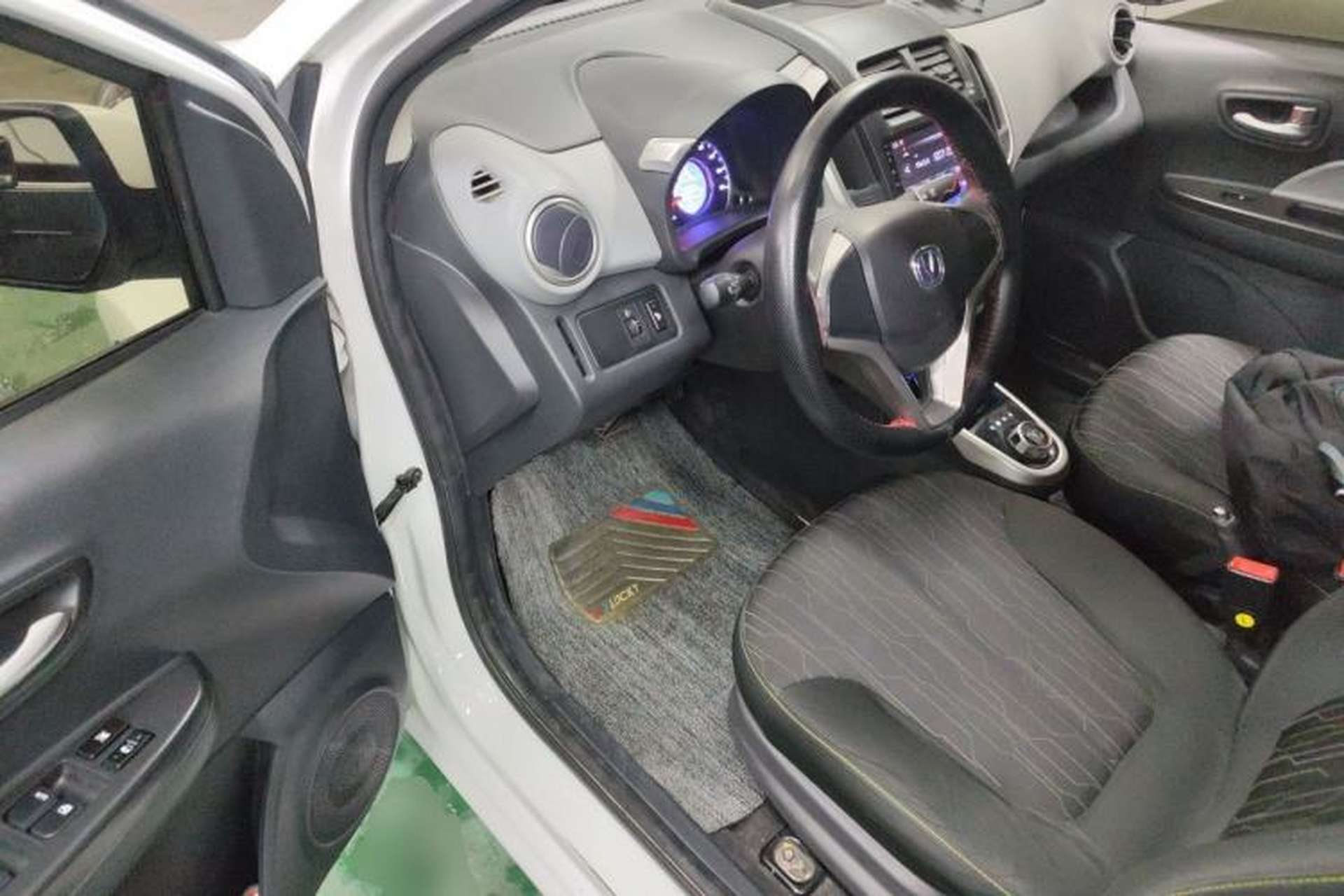 Used CHANGAN Benni E-Star 2021 National Edition Xin Yue Version Lithium Iron Phosphate (31.95 kWh) Interior 3