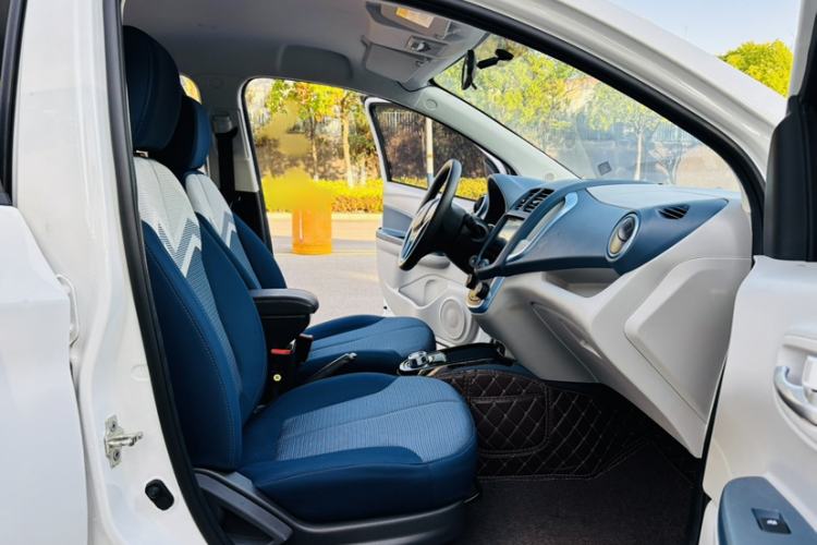 Used CHANGAN Benni E-Star 2021 National Edition Colorful Version Lithium Iron Phosphate (31.86 kWh) Interior 5