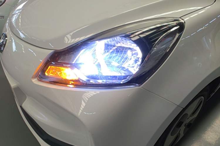 Used CHANGAN Benni E-Star 2021 National Edition Xin Yue Version (Fast-Charging Edition) Lithium Iron Phosphate (31.18 kWh) Left Front Headlight