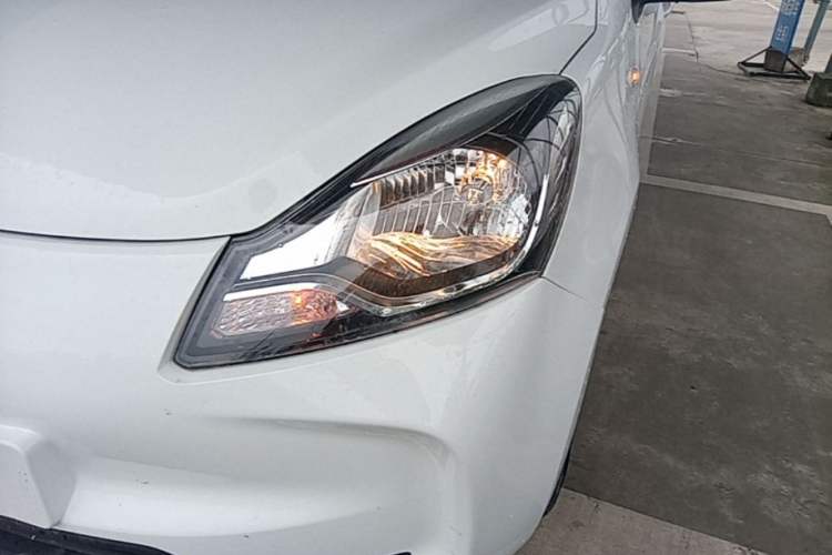 Used CHANGAN Benni E-Star 2021 National Edition Colorful Model (Fast-Charging Version) Lithium Iron Phosphate (31.95 kWh) Left Front Headlight