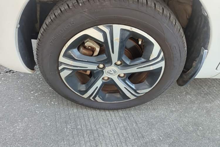 Used CHANGAN Benni E-Star 2021 National Edition Xin Yue Version Lithium-Ion Battery Left Front Wheel Hub