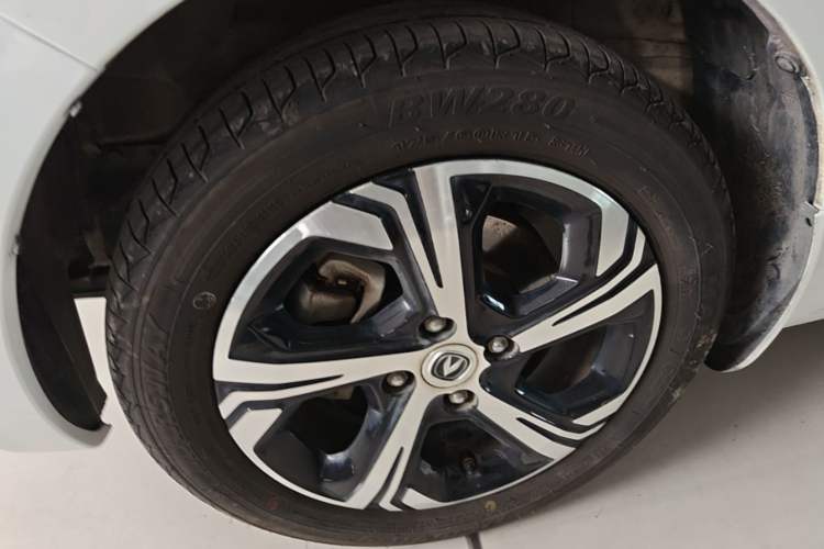 Used CHANGAN Benni E-Star 2021 National Edition Xin Yue Version (Fast-Charging Edition) Lithium Iron Phosphate (31.95 kWh) Left Front Wheel Hub