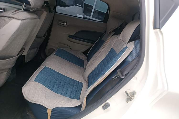 Used CHANGAN Benni E-Star 2021 National Edition Colorful Version Lithium Iron Phosphate (31.18 kWh) Left Rear Seat
