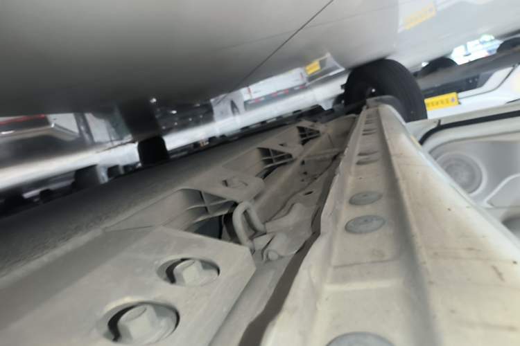 Used CHANGAN Benni E-Star 2021 National Edition Colorful Version Lithium Iron Phosphate (31.86 kWh) Left Side Sill