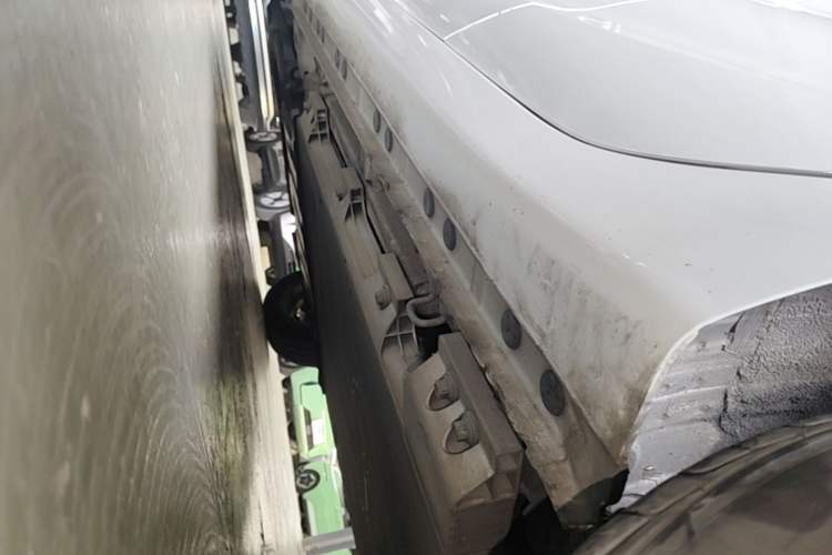 Used CHANGAN Benni E-Star 2021 National Edition Colorful Version Lithium Iron Phosphate (31.95 kWh) Left Side Sill
