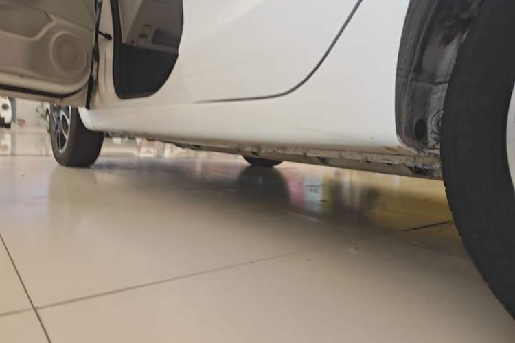 Used CHANGAN Benni E-Star 2021 National Edition Colorful Version Lithium Iron Phosphate (31.18 kWh) Left Side Sill