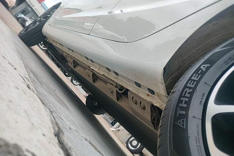 Used CHANGAN Benni E-Star 2021 National Edition Colorful Version Lithium Iron Phosphate (31.18 kWh) Left Side Sill