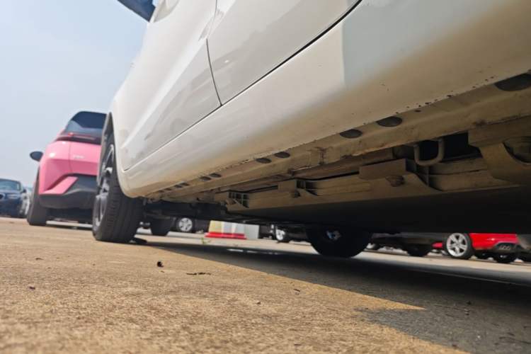 Used CHANGAN Benni E-Star 2021 National Edition Colorful Version Lithium Iron Phosphate (31.95 kWh) Left Side Sill