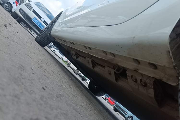 Used CHANGAN Benni E-Star 2021 National Edition Colorful Version Lithium Iron Phosphate (31.86 kWh) Left Side Sill