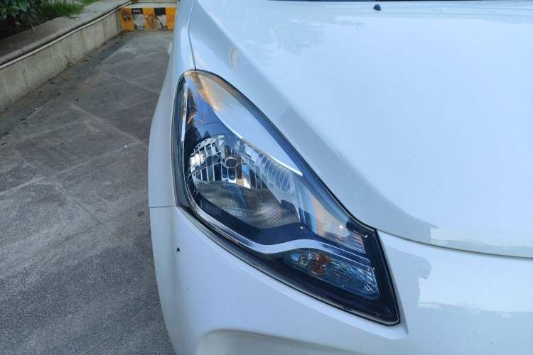 Used CHANGAN Benni E-Star 2021 National Edition Xin Yue Version (Fast-Charging Edition) Lithium Iron Phosphate (31.95 kWh) Right Front Headlight
