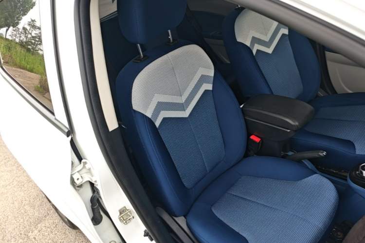 Used CHANGAN Benni E-Star 2021 National Edition Colorful Version Lithium Iron Phosphate (31.86 kWh) Right Front Seat
