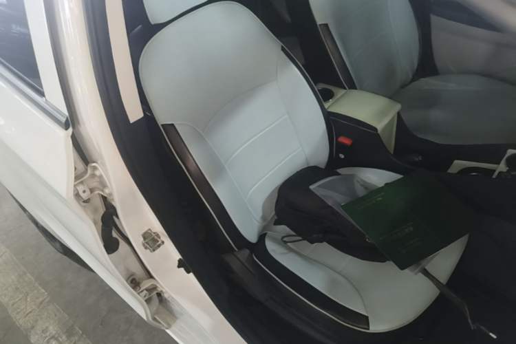 Used CHANGAN Benni E-Star 2021 National Edition Colorful Version Lithium Iron Phosphate (31.18 kWh) Right Front Seat